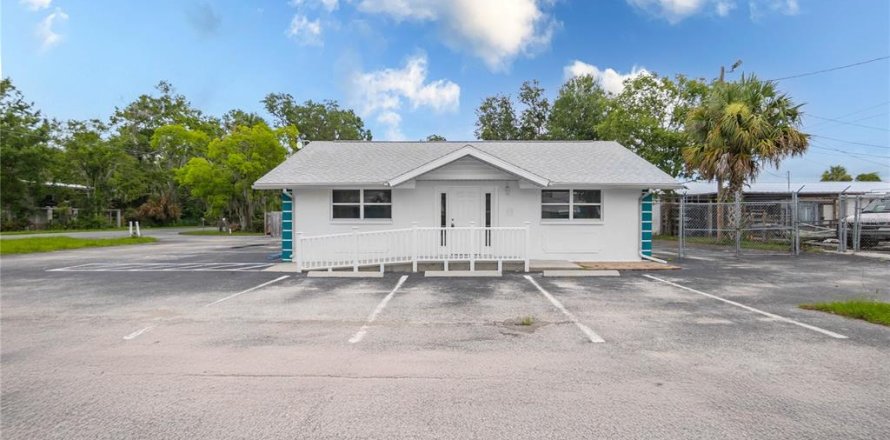 Commercial property in Crystal River, Florida 227.42 sq.m. № 1840353