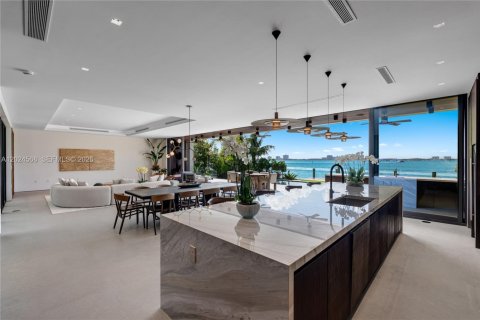 Villa ou maison à vendre à Miami Beach, Floride: 6 chambres, 567.54 m2 № 2089385 - photo 6