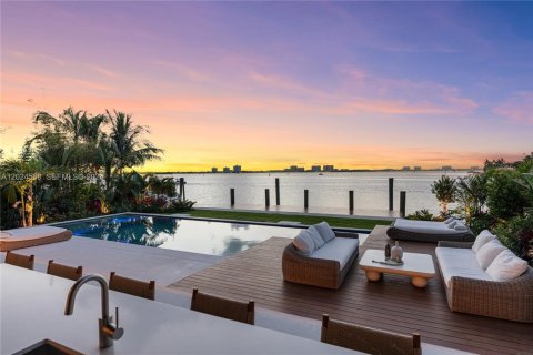 Villa ou maison à vendre à Miami Beach, Floride: 6 chambres, 567.54 m2 № 2089385 - photo 2