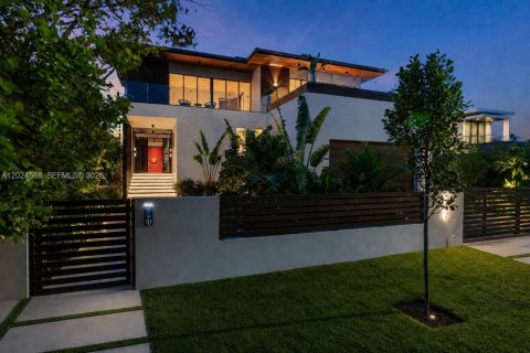 Villa ou maison à vendre à Miami Beach, Floride: 6 chambres, 567.54 m2 № 2089385 - photo 17