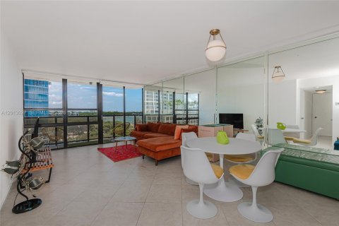Condominio en alquiler en Miami, Florida, 2 dormitorios, 91.97 m2 № 2085714 - foto 2