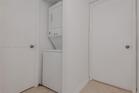 Condominio en alquiler en Miami, Florida, 2 dormitorios, 91.97 m2 № 2085714 - foto 24