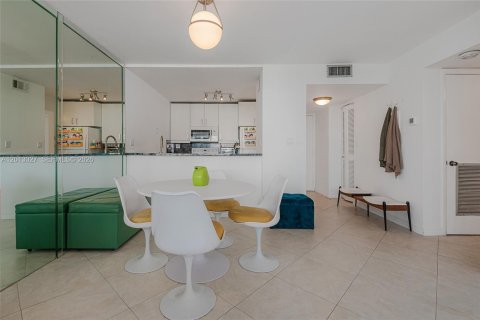 Condominio en alquiler en Miami, Florida, 2 dormitorios, 91.97 m2 № 2085714 - foto 9