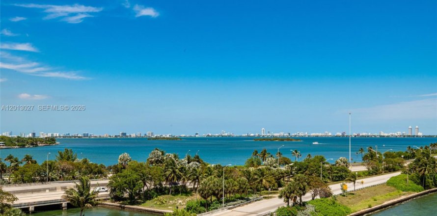 Condominio en Miami, Florida, 2 dormitorios  № 2085714