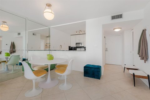 Condominio en alquiler en Miami, Florida, 2 dormitorios, 91.97 m2 № 2085714 - foto 8