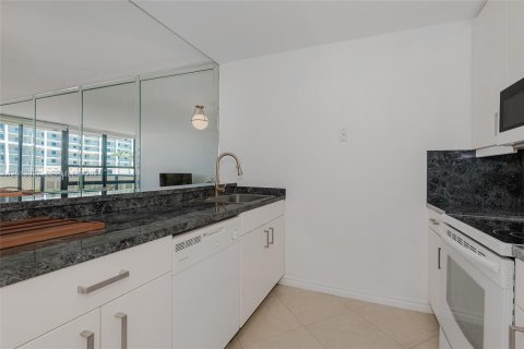 Condominio en alquiler en Miami, Florida, 2 dormitorios, 91.97 m2 № 2085714 - foto 12