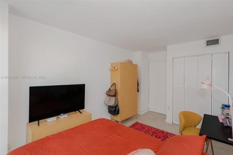 Condominio en alquiler en Miami, Florida, 2 dormitorios, 91.97 m2 № 2085714 - foto 16
