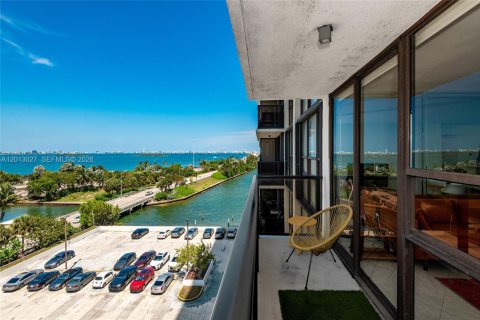 Condominio en alquiler en Miami, Florida, 2 dormitorios, 91.97 m2 № 2085714 - foto 26