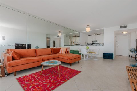Condominio en alquiler en Miami, Florida, 2 dormitorios, 91.97 m2 № 2085714 - foto 6