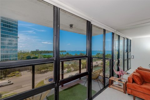 Condominio en alquiler en Miami, Florida, 2 dormitorios, 91.97 m2 № 2085714 - foto 5