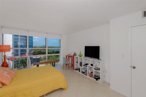 Condominio en alquiler en Miami, Florida, 2 dormitorios, 91.97 m2 № 2085714 - foto 20