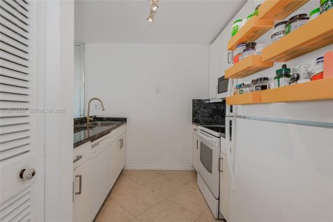 Condominio en alquiler en Miami, Florida, 2 dormitorios, 91.97 m2 № 2085714 - foto 11