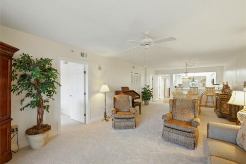 Condo in New Smyrna Beach, Florida, 2 bedrooms  № 1791528 - photo 17