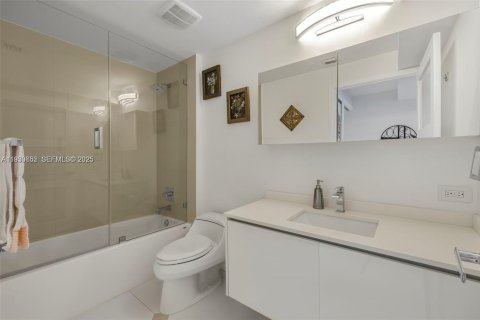 Снять в аренду кондоминиум в Майами, Флорида 3 спальни, 142.6м2, № 1989436 - фото 28