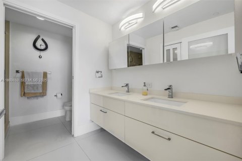 Снять в аренду кондоминиум в Майами, Флорида 3 спальни, 142.6м2, № 1989436 - фото 19