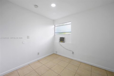 Купить коммерческую недвижимость в Майами, Флорида 110.55м2, № 2054542 - фото 14