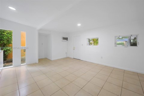 Купить коммерческую недвижимость в Майами, Флорида 110.55м2, № 2054542 - фото 6