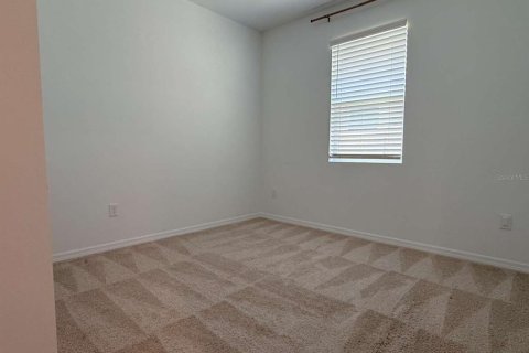 House in Clermont, Florida 3 bedrooms, 187.76 sq.m. № 2206625 - photo 3