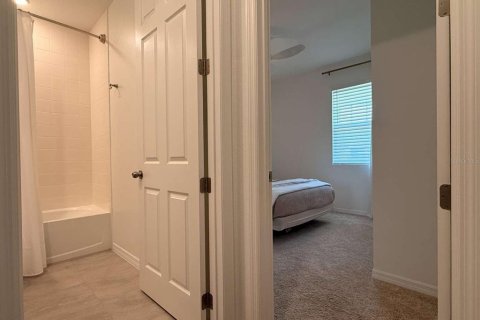 House in Clermont, Florida 3 bedrooms, 187.76 sq.m. № 2206625 - photo 5