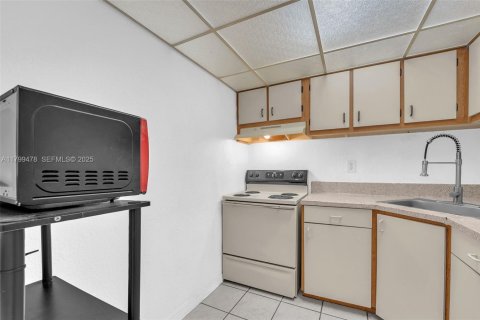 Condominio en venta en Miami, Florida, 1 dormitorio, 53.88 m2 № 2077183 - foto 14