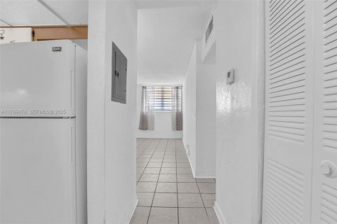 Condominio en venta en Miami, Florida, 1 dormitorio, 53.88 m2 № 2077183 - foto 18