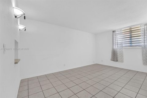 Condominio en venta en Miami, Florida, 1 dormitorio, 53.88 m2 № 2077183 - foto 2