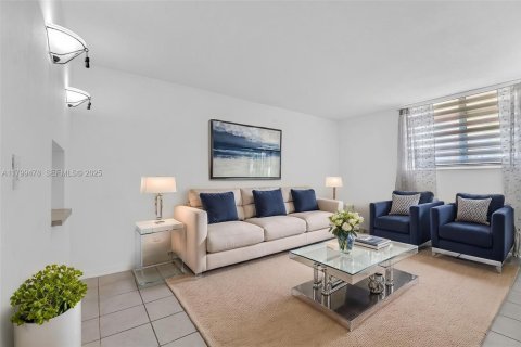 Condominio en Miami, Florida, 1 dormitorio  № 2077183