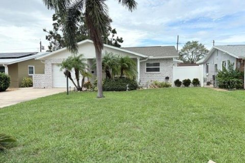 Casa en alquiler en Saint Petersburg, Florida, 2 dormitorios, 109.62 m2 № 1812673 - foto 1