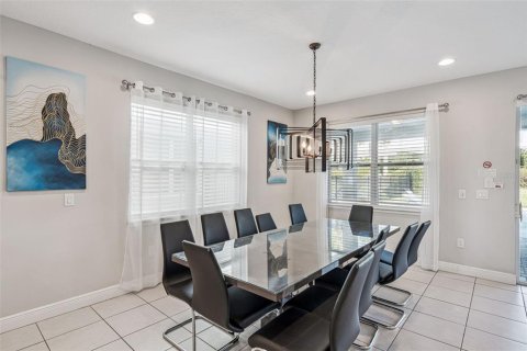 House in Kissimmee, Florida 8 bedrooms, 335.28 sq.m. № 2142425 - photo 22