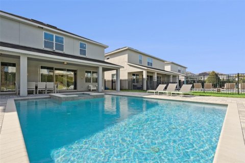 House in Kissimmee, Florida 8 bedrooms, 335.28 sq.m. № 2142425 - photo 12