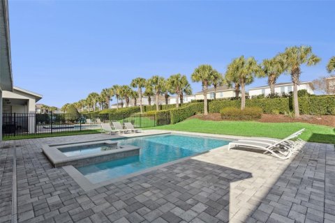 House in Kissimmee, Florida 8 bedrooms, 335.28 sq.m. № 2142425 - photo 14