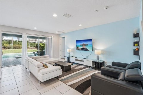 House in Kissimmee, Florida 8 bedrooms, 335.28 sq.m. № 2142425 - photo 25