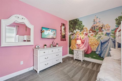 House in Kissimmee, Florida 8 bedrooms, 335.28 sq.m. № 2142425 - photo 4