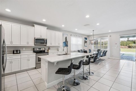 House in Kissimmee, Florida 8 bedrooms, 335.28 sq.m. № 2142425 - photo 18