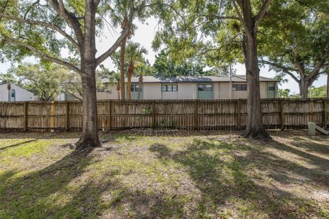 Townhouse in Largo, Florida 2 bedrooms, 105.26 sq.m. № 1771502 - photo 5