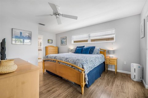 Casa en venta en Saint Petersburg, Florida, 3 dormitorios, 157.38 m2 № 1725557 - foto 23