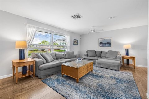 Casa en venta en Saint Petersburg, Florida, 3 dormitorios, 157.38 m2 № 1725557 - foto 9