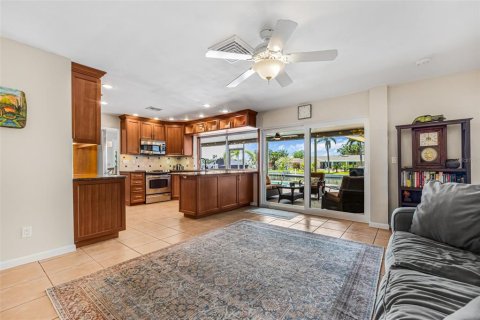 Casa en venta en Saint Petersburg, Florida, 3 dormitorios, 157.38 m2 № 1725557 - foto 11