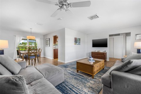 Casa en venta en Saint Petersburg, Florida, 3 dormitorios, 157.38 m2 № 1725557 - foto 6