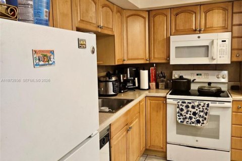 Copropriété à vendre à Sunny Isles Beach, Floride: 2 chambres, 101.64 m2 № 2033189 - photo 11