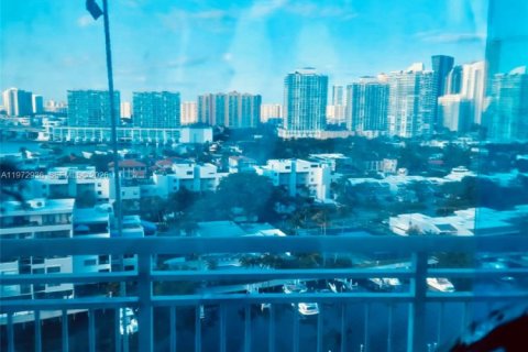 Condominio en Sunny Isles Beach, Florida, 2 dormitorios № 2033189