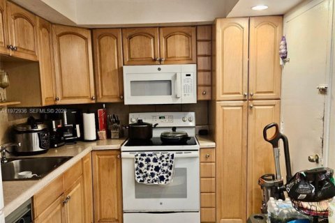 Copropriété à vendre à Sunny Isles Beach, Floride: 2 chambres, 101.64 m2 № 2033189 - photo 10