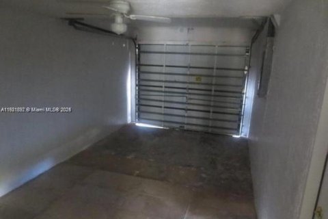 Снять в аренду таунхаус в Катлер-Бей, Флорида 3 спальни, 160.81м2, № 1975351 - фото 6