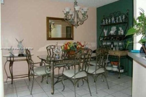 Снять в аренду таунхаус в Катлер-Бей, Флорида 3 спальни, 160.81м2, № 1975351 - фото 4