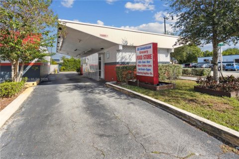 Propiedad comercial en venta en Pompano Beach, Florida № 1802543 - foto 1