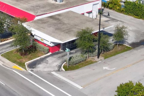 Propiedad comercial en venta en Pompano Beach, Florida № 1802543 - foto 3