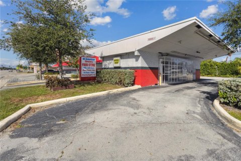 Propiedad comercial en venta en Pompano Beach, Florida № 1802543 - foto 2