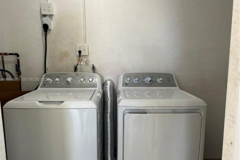 Купить виллу или дом в Холливуд, Флорида 3 спальни, 120.77м2, № 2045899 - фото 11