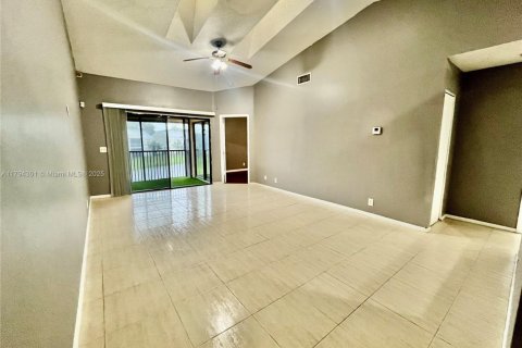 Townhouse in Lauderhill, Florida 2 bedrooms, 82.59 sq.m. № 1682021 - photo 2