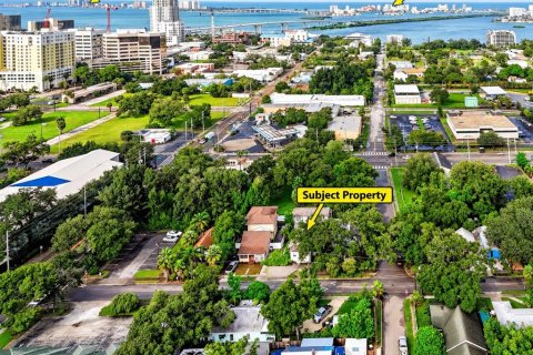 Commercial property in Clearwater, Florida 6 bedrooms, 169.08 sq.m. № 2420644 - photo 2